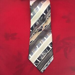 Mens 100% silk tie Hubert Milano neutral colors